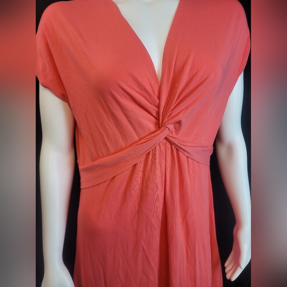 Elegant Coral Maxi Dress - Picture 3 of 3